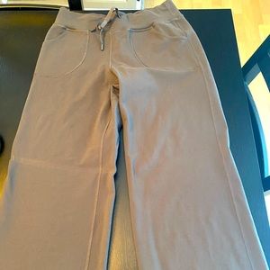 Lululemon pants size 6